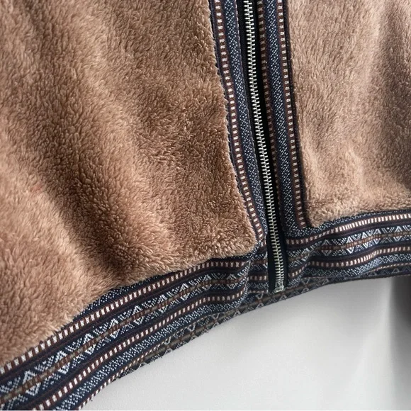 Earthbound Cropped Sherpa Jacket Size Large, Brown, EUC - Picture 9 of 9